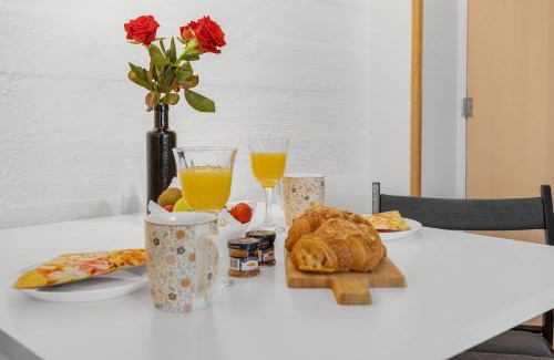 Laugardalur Apartamento | Lara Studio in Laugardalur valley, Reykjavík Central Park and Botanical Garden, Private entrance, FREE Private Parking on side