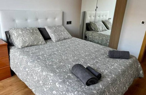 El Port Apartamento | Large Apartment near FIRA and City Center