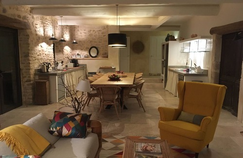 Rousset-les-Vignes Casa | Gran casa de campo renovada en Drôme Provençale para varias familias o amigos.