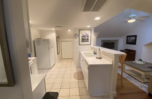 St. Marys Apartamento | Large 1 Bedroom 1 Bath apartment with full kitchen, living room and work space