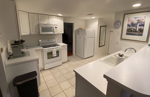 St. Marys Apartamento | Large 1 Bedroom 1 Bath apartment with full kitchen, living room and work space