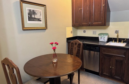 Nob Hill Hotel | Large 1 Bedroom Apartment