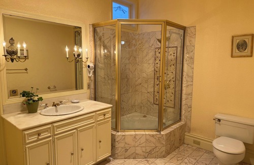 Nob Hill Hotel | Large 1 Bedroom Apartment