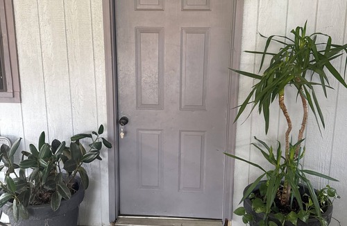 Pasadena Apartamento | Large 1 bedroom house. Covered parking in a safe area. WiFi. Tv in every room!