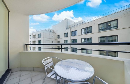Parramatta CBD Apartamento | LARGE 1 BEDROOM UNIT + CAR SPACE PARRAMATTA CBD