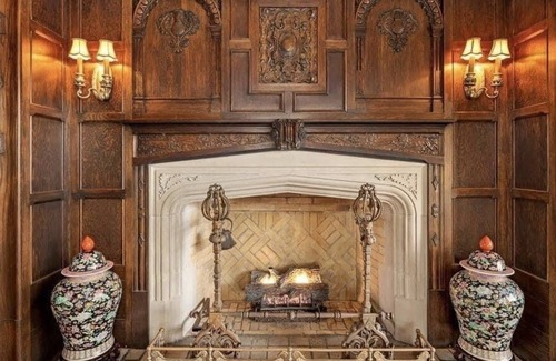 Grosse Pointe Casa | Large 10 Bed Mansion w/ Pool