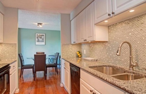 Southeast Colorado Springs Condominio | Large 2 bedrooms w/ west facing mountain views