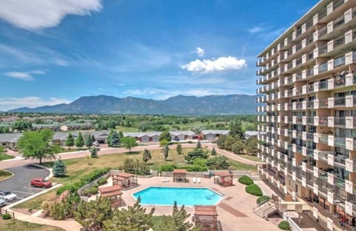 Southeast Colorado Springs Condominio | Large 2 bedrooms w/ west facing mountain views