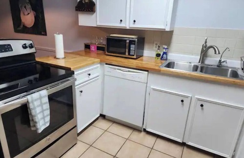 South Side Casa | Large 2 bedroom Townhome, Backyard, Covered Patio, Private covered parking.