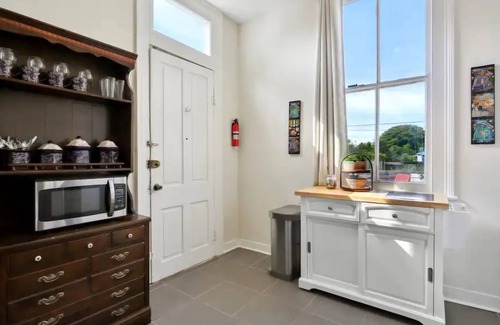 Seventh Ward Condominio | Large 2 BR shotgun style home less than a mile from the French Quarter.