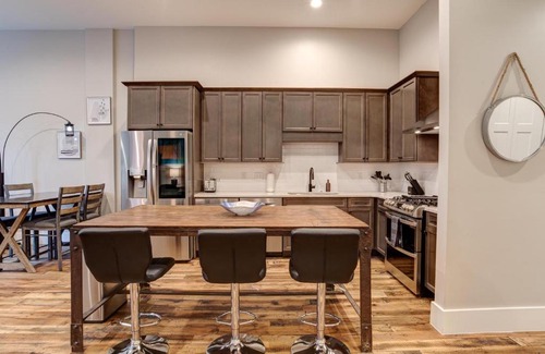 Downtown Asheville Casa | Large 3 bedroom 3 and a half Bath Downtown Condo