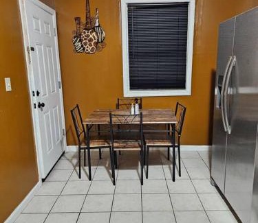 Newark Apartamento | Large 3 BRM 2 Bath Near EWR NYC