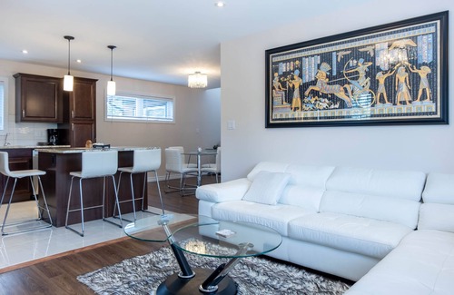 Rosemount Casa | Large 3bdrm Duplex in the Heart of Kitchener!