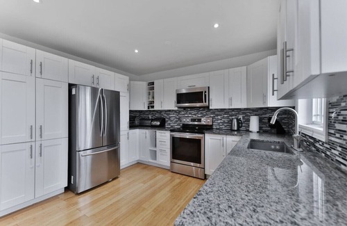 Saint-Hubert Casa | Large 4 Bed House - 25mn from Montreal