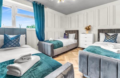 Birmingham Casa | Large 4 Bedroom House - Sleeps 10 - Birmingham City Centre - Perfect for Work, Families, Groups, Business Travellers & Contractors - FREE PARKING - By 02 Academy, Bullring, Newstreet, Selfridges - SMART TVs in all rooms