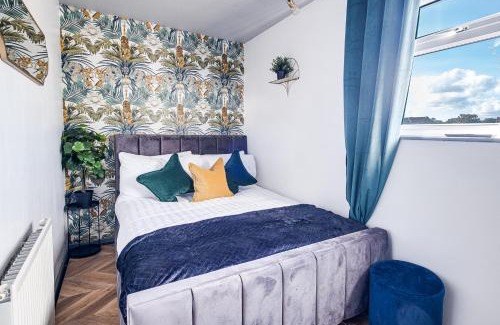 Birmingham Casa | Large 4 Bedroom House - Sleeps 10 - Birmingham City Centre - Perfect for Work, Families, Groups, Business Travellers & Contractors - FREE PARKING - By 02 Academy, Bullring, Newstreet, Selfridges - SMART TVs in all rooms