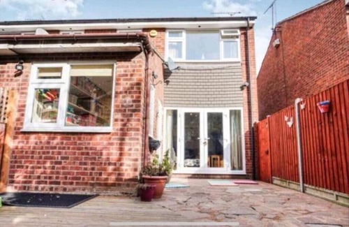 Wyken Condominio | Large 4 Bedroom House in Central Coventry