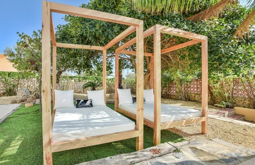 La Canuta Villa | Large 4 bedroom Villa with private pool sleeps 10 very near to beach and marina
