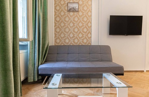 Matzleinsdorf Apartamento | Large 4BR Apt Near Karlsplatz Ideal for Big Groups