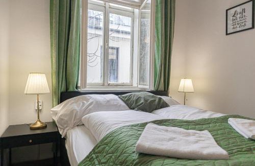 Matzleinsdorf Apartamento | Large 4BR Apt Near Karlsplatz Ideal for Big Groups