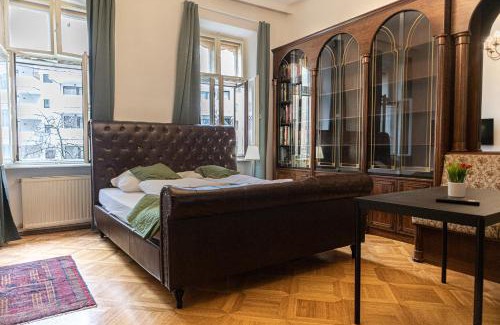 Matzleinsdorf Apartamento | Large 4BR Apt Near Karlsplatz Ideal for Big Groups