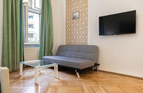 Matzleinsdorf Apartamento | Large 4BR Apt Near Karlsplatz Ideal for Big Groups