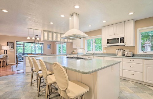 Lake Lure Casa | Large 5 Bdrm Golf Course home, Mountain Views & Rumbling Bald amenities.