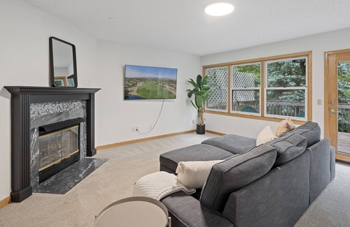 Brooklyn Park Casa | Large 5 Bed Home with Huge Yard!