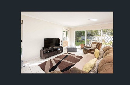 Biggera Waters Casa | Large 5 bedroom home 5 minute walk to Harbour Town