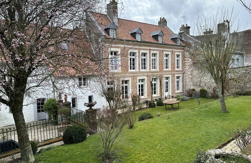 Montreuil-sur-Mer Casa | Gran casa con encanto de 5 dormitorios en el corazón de Montreuil-sur-Mer