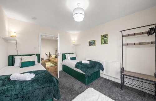Cowley Casa | Large 5 Bedroom-Free Parking-Great Transport Links