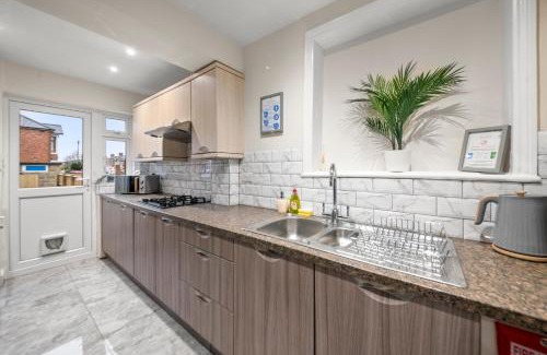 Cowley Casa | Large 5 Bedroom-Free Parking-Great Transport Links