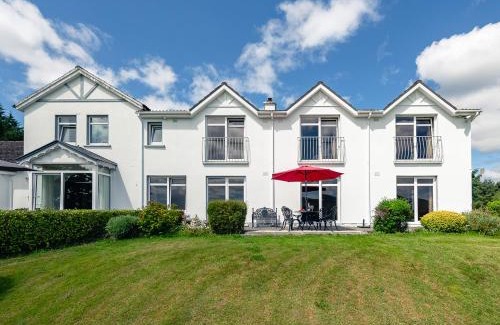 Kenmare Casa | Large 5 bedroom home to sleep 10 people with wonderful sea views