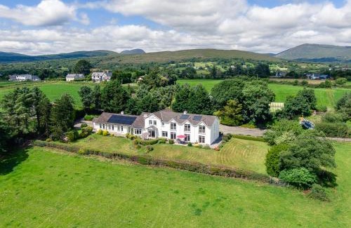 Kenmare Casa | Large 5 bedroom home to sleep 10 people with wonderful sea views