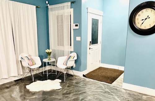 Northwest Edmonton Casa | ✨Large 5 bedroom home w/ parking / wifi / yard