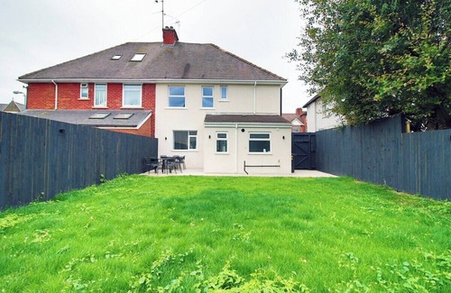 Penylan Casa | Large 5 Bedroom House - Harlequin Gardens by Tŷ SA