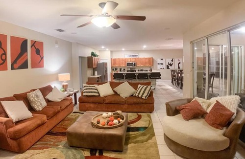 Bellavida Casa | Large 6 Bedroom Home Near Disney World - Private Pool, Hot Tub and Grill