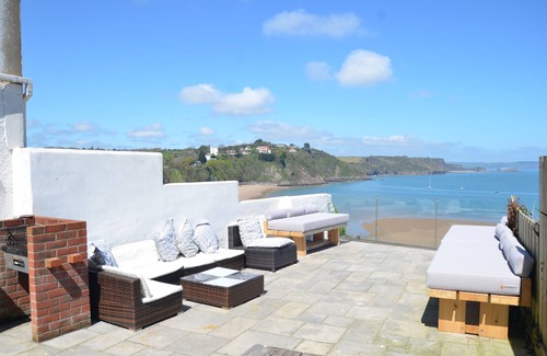 Tenby Casa | Amplia casa de 6 habitaciones. Vistas ininterrumpidas al mar, perfectas para la ciudad y las playas.