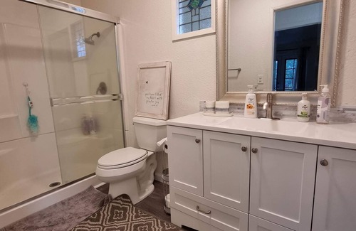Columbia Casa | Large 6b/3b home with Huge Lot and RV Parking! King Bed!