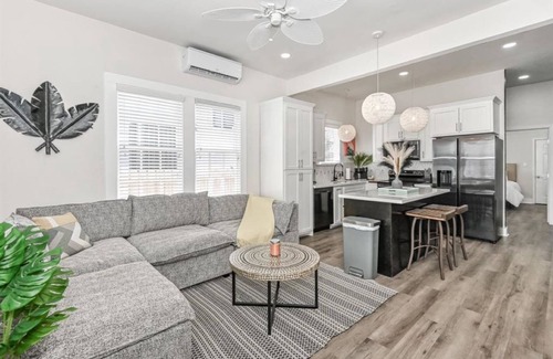 Galveston Casa | Large 6BR NEW home! Pool & Hot Tub Grill- Pets OK- W/D Close to Pleasure Pier!!