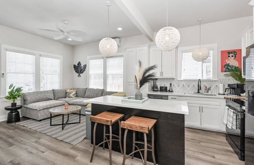 Galveston Casa | Large 6BR NEW home! Pool & Hot Tub Grill- Pets OK- W/D Close to Pleasure Pier!!