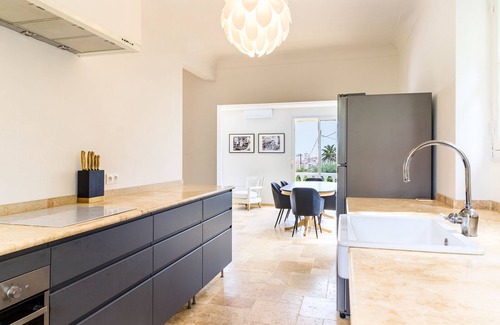 Riou - Petit Juas - Av de Grasse Villa | Large 7 bedroom villa, close to the beach & centre - sea view and bay of Cannes
