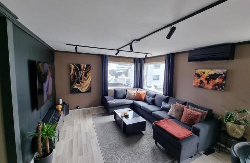Stavanger Apartamento | Large and central 2 bedroom apartment with Free parking, Free EV recharging and a private garden