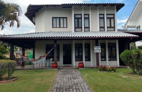 Jurere Internacional Casa | Casa grande y cómoda de 4 dormitorios para 10 adultos.