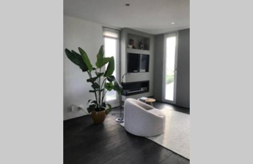 Amsterdam East Casa | Large and cosy house on the water: free Parking