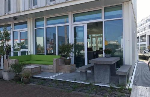 Amsterdam East Casa | Large and cosy house on the water: free Parking