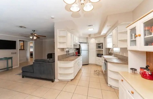 San Marcos Casa | Large and Cozy Home Near River and Downtown