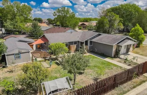 San Marcos Casa | Large and Cozy Home Near River and Downtown