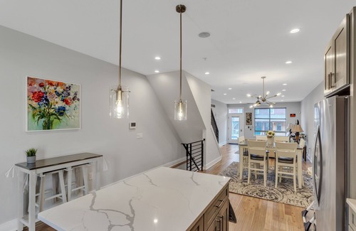 West Philadelphia Casa | LARGE and In Charge - 6 Bedroom stunner in University City - Philadelphia by RedAwning