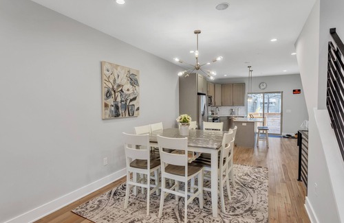 West Philadelphia Casa | LARGE and In Charge - 6 Bedroom stunner in University City - Philadelphia by RedAwning